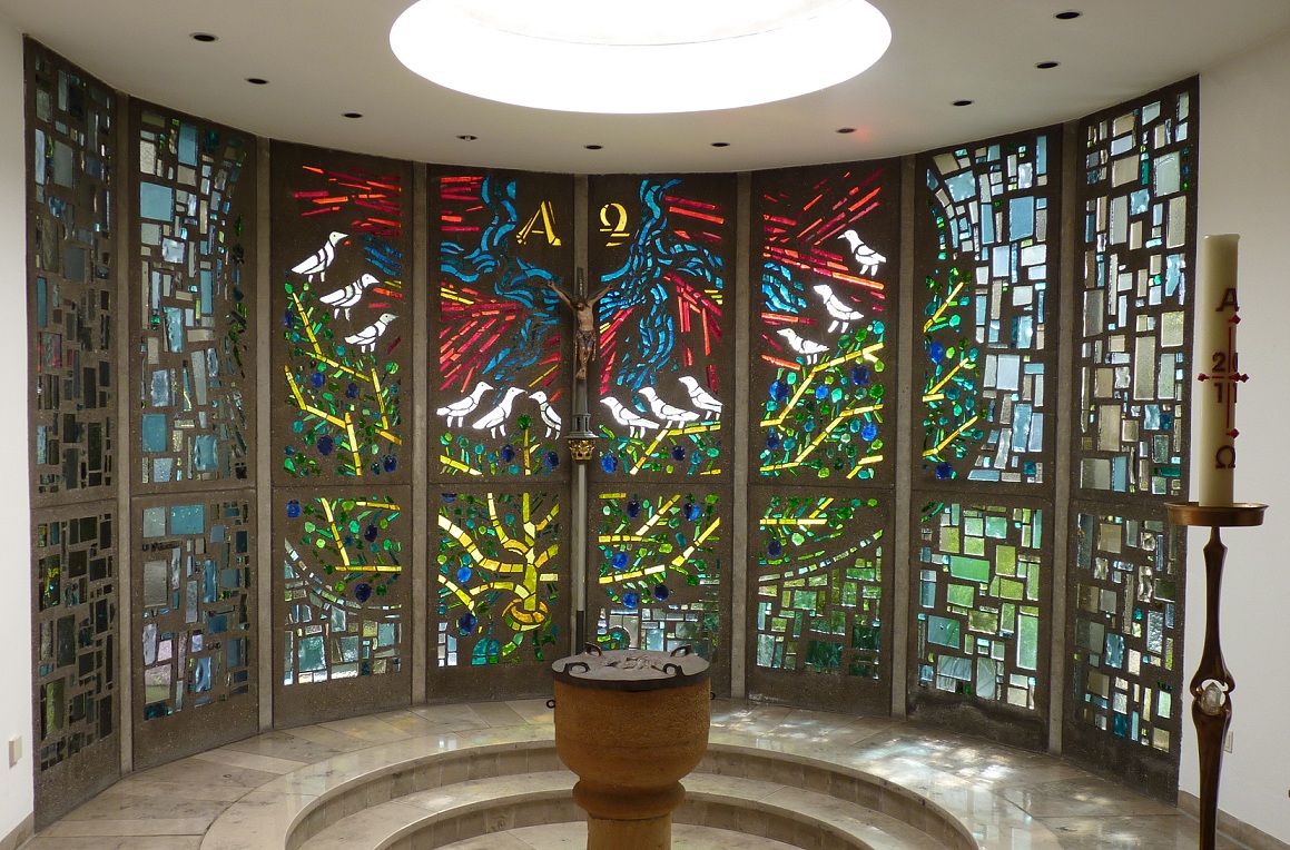 Fenster der Taufkirche in der Stadtpfarrkirche Nittenau